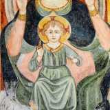 Quest�ultimo ha la mano destra benedicente, mentre nell�altra stringe un rotolo delle Sacre Scritture